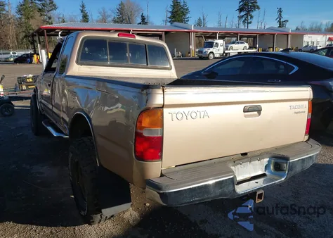 2000 Toyota Tacoma Prerunner V6 z USA, uszkodzony, nr VIN 4TASN92N3YZ666375